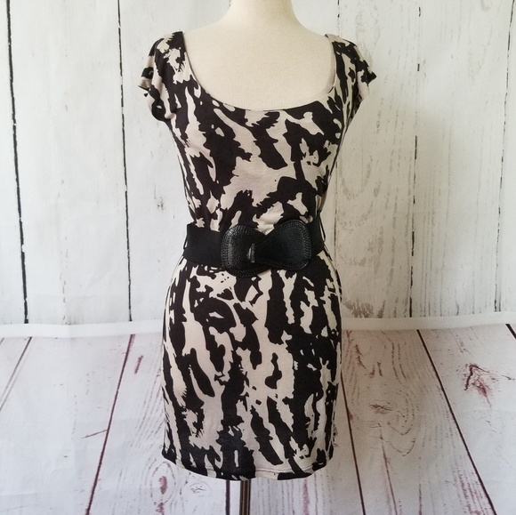 Wet Seal Dresses & Skirts - Wet Seal Belted Printed Dress
